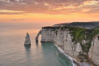Lever de soleil sur les falaises d'Étretat - Magnifique Normandie