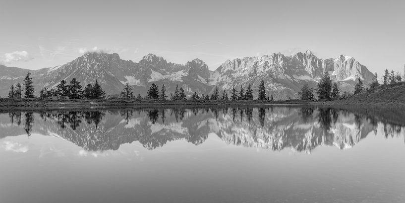Wilder Kaiser in Tirol schwarz-weiss von Michael Valjak