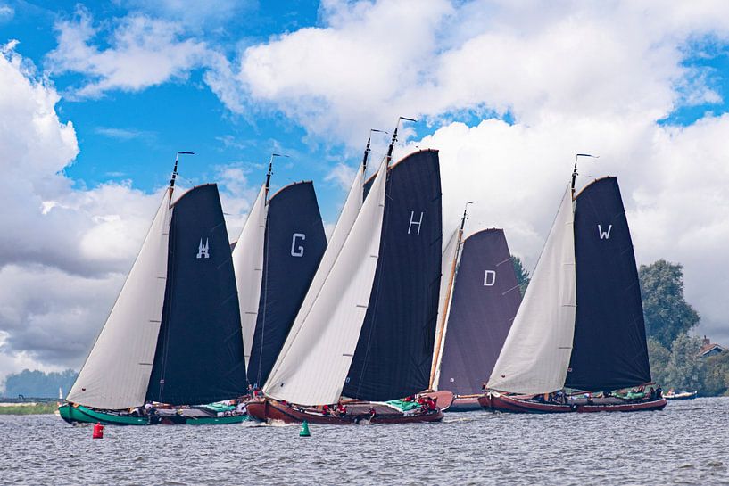 Skûtsjezeilwedstrijden in Friesland von Brian Morgan