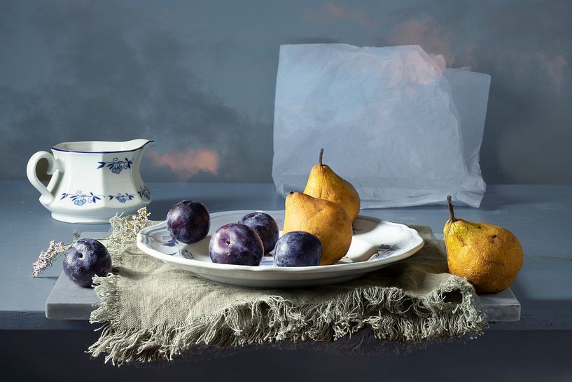 Still life 'Plum and pear'. by Willy Sengers