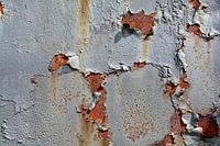 peinture écaillée sur métal rouillé