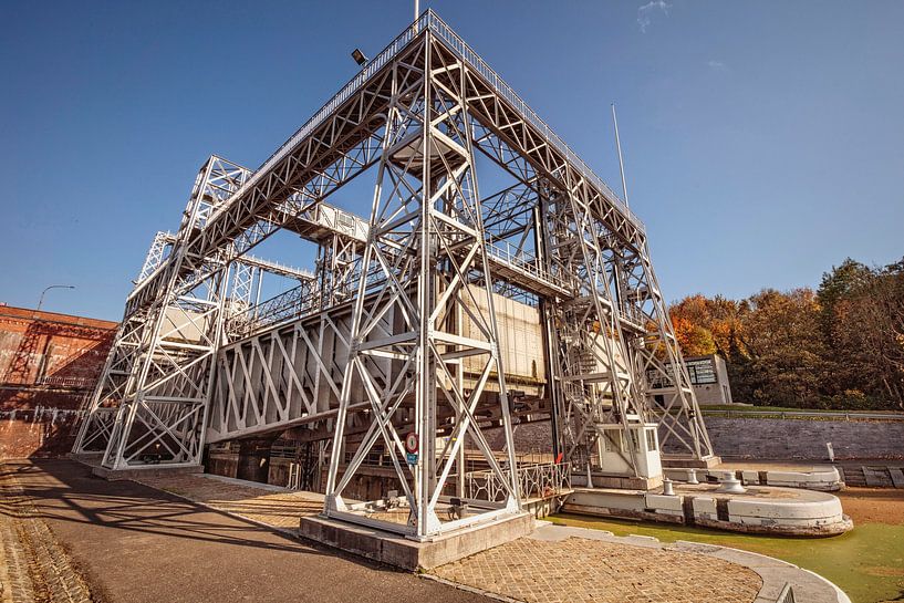 Schiffshebewerk Nr. 1 im Canal du Centre Thieu von Rob Boon