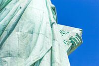 Détail de la statue de Lady Liberty, livre avec la date de l'indépendance des USA