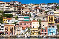 Kleurrijke gevels van Parga