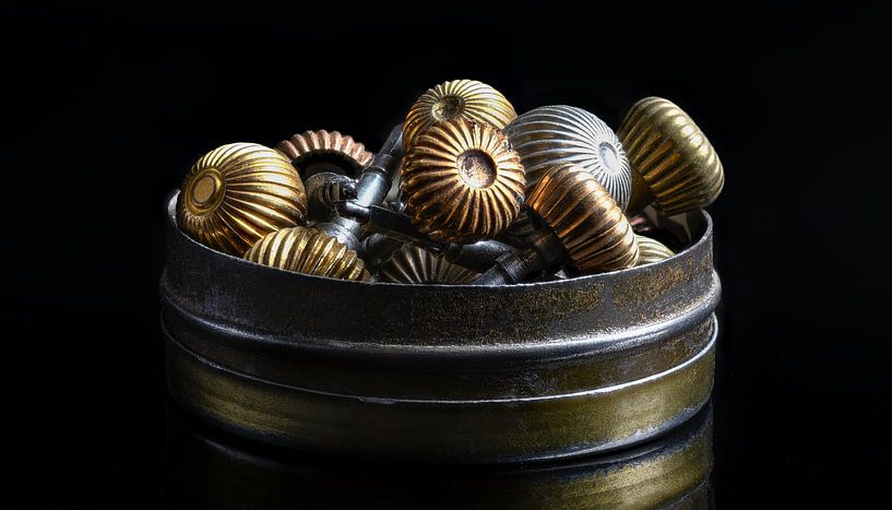 Kronen in einer kleinen Schachtel von Hans Kool