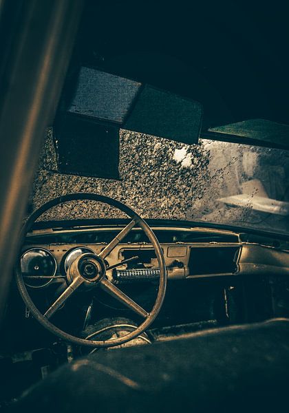 Voiture abandonnée par La Photographie Utréchoise