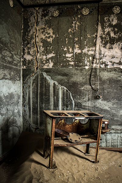 Vervallen fornuis in Kolmanskop (Namibië), Urbex van Beeldpracht by Maaike