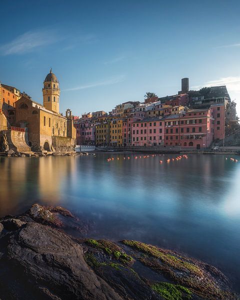 Vernazza Dorf, Blick von den Felsen. Cinque Terre, Ligurien, Es von Stefano Orazzini