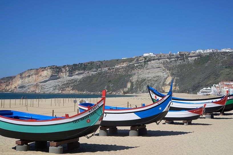 Bateaux de pêche sur la plage près de Nazareth par Barbara Brolsma