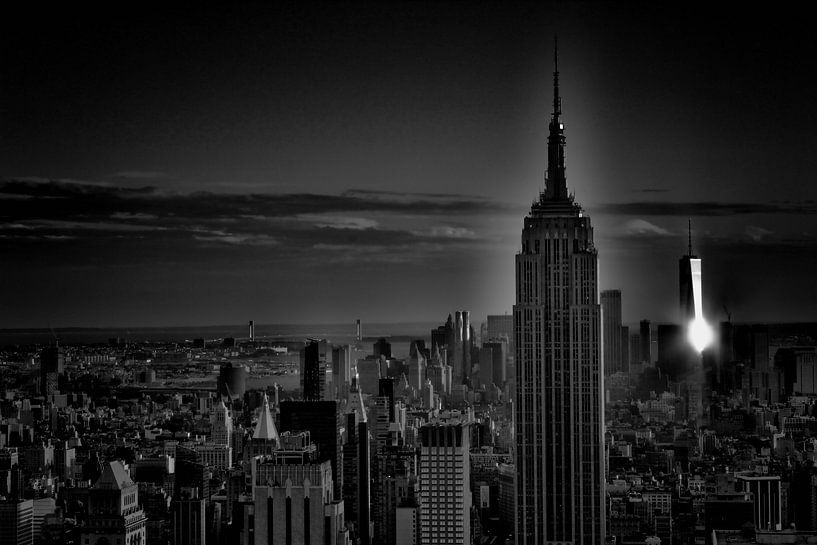 Ansichten von New York mit dem One World Trade Center und dem Empire State Building in Schwarz-Weiß von Phillipson Photography