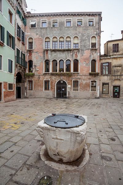 Old buildings and a well in the old centre of Venice, Italy by Joost Adriaanse