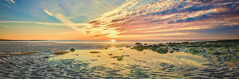 Nordseestrand bei einem Sonnenuntergang im Herbst von eric van der eijk