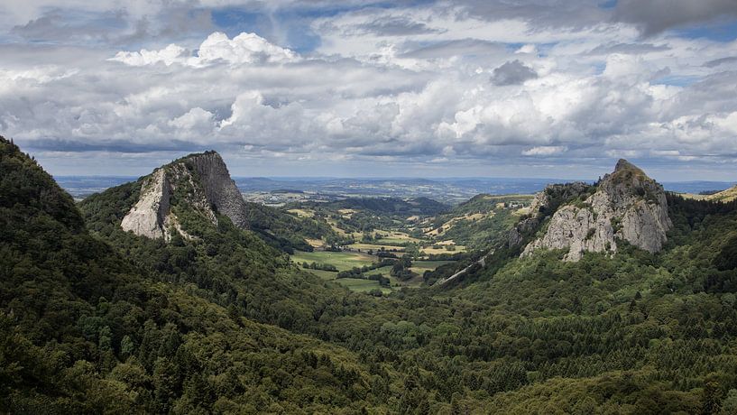 Rochers Tuilière et de la Sanadoire, Auvergne, France par Imladris Images