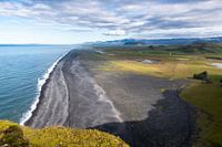 Het zwarte strand bij Vík in IJsland