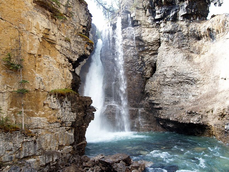 Johnston Canyon waterval  by Tonny Swinkels