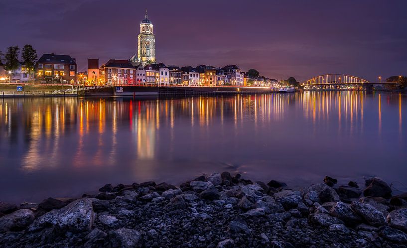 Skyline Deventer bij nacht by Patrick Rodink