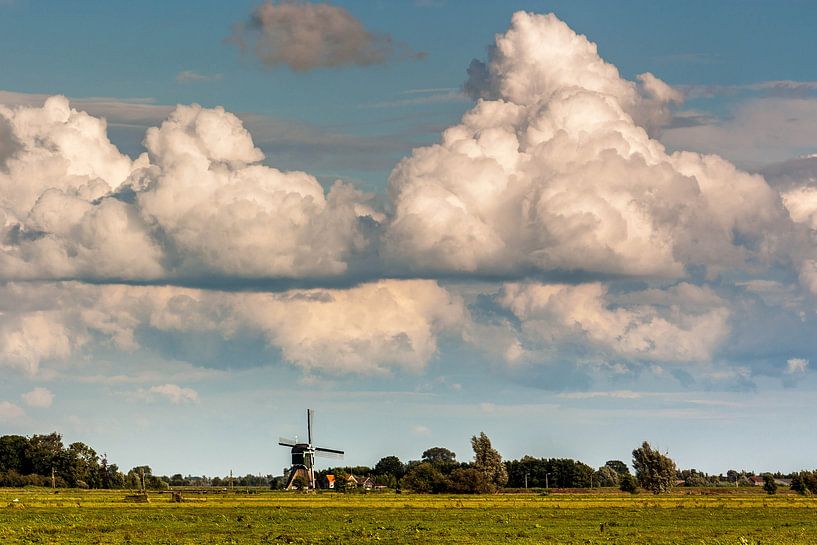 Wolkenlucht boven een Nederlands landschap par Stephan Neven