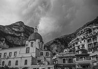 Dunkle Wolken über Positano.