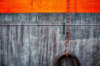 Schiffswand mit Stoßstange