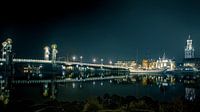 De Stadsbrug en IJssel kade van Kampen bij avond