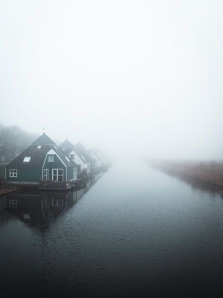 A misty morning over the water by Roos Maryne - Natuur fotografie