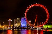 Le London Eye de nuit depuis l'autre côté de la Tamise