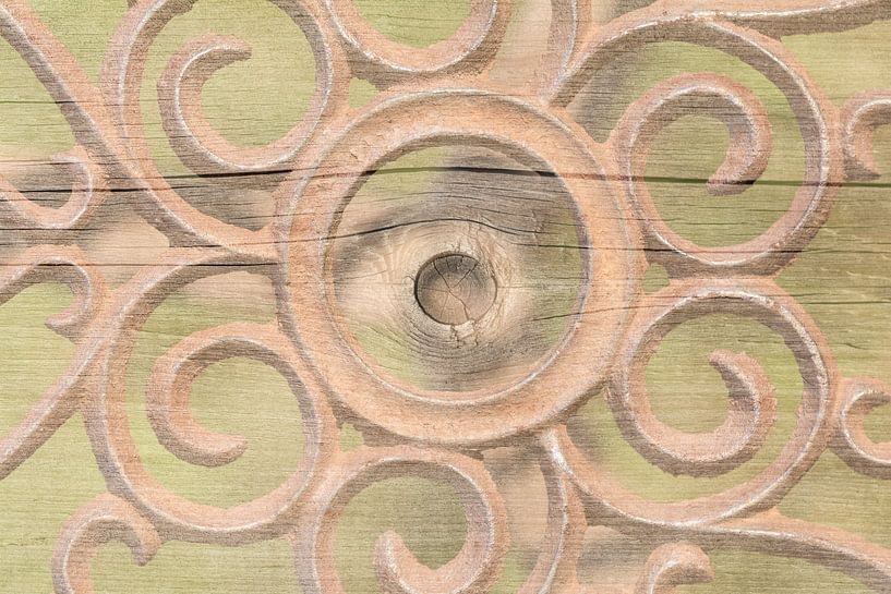 Métal aux formes rondes sur bois aux couleurs douces par Lisette Rijkers