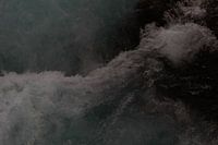 Wirbelndes Wasser in einem Wasserfall