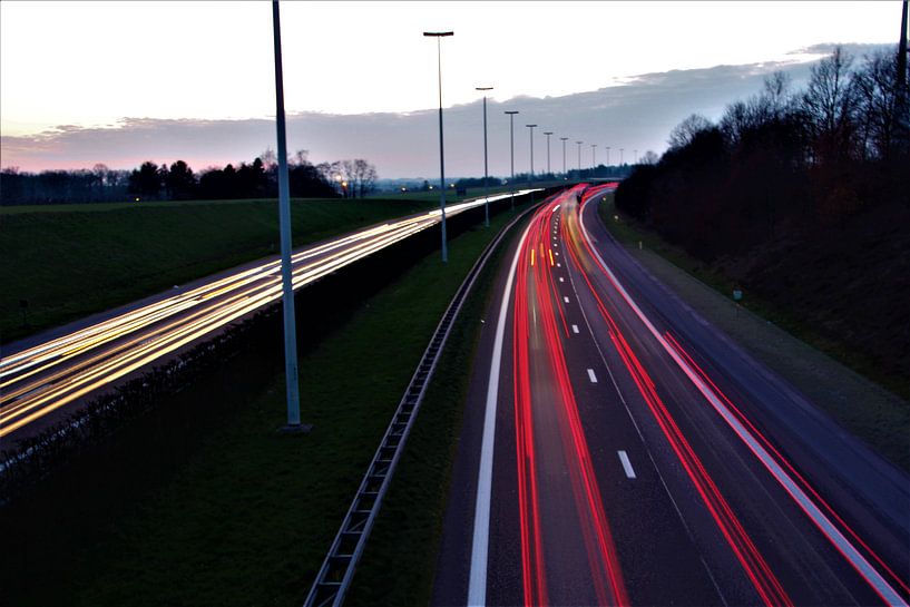 Der dichte Verkehr auf der Autobahn von FotoKato