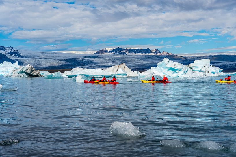 Kayakers on the Jökulsárlón glacier lagoon in Iceland by Thilo Wagner