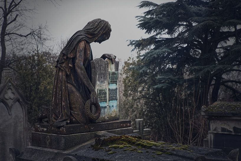 Extraordinary sculptures at Père-Lachaise cemetery by Robert Jan Smit