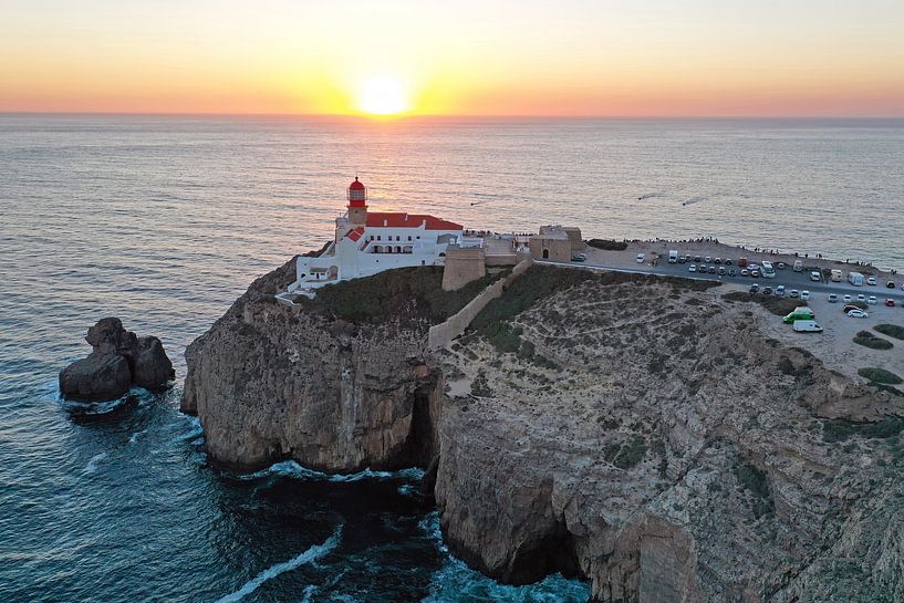 Phare de Cabo Sao Vicente près de Sagres au Portugal au coucher du soleil par Eye on You