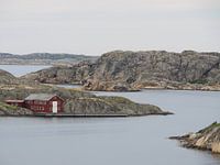 Hütte auf den Felsen in Bohuslän