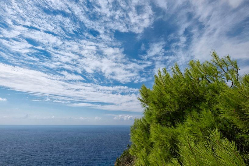 Wolkenlucht bij Vromi by Ruud van der Lubben