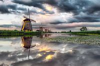 Moulins à vent à Kinderdijk au coucher du soleil