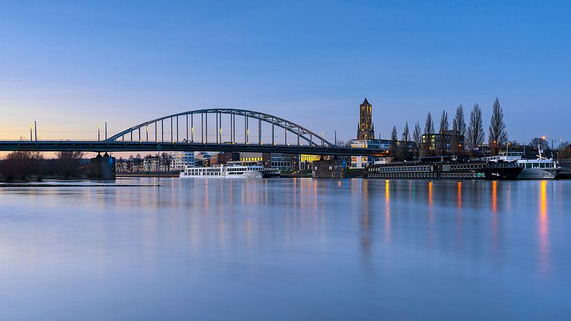 La ville d'Arnhem sur le Rhin avec ses hautes eaux par Dave Zuuring