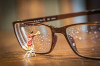 Brushing glasses ...