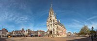 Panoramafoto des Rathauses und des Marktes von Gouda