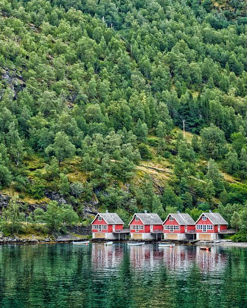 Houten huisjes in rood by Karin Mooren
