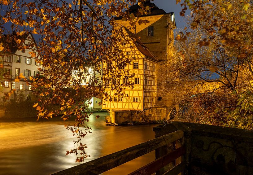 L'ancien hôtel de ville de Bamberg en Bavière Franconie en automne Illuminé dans la nuit par Animaflora PicsStock