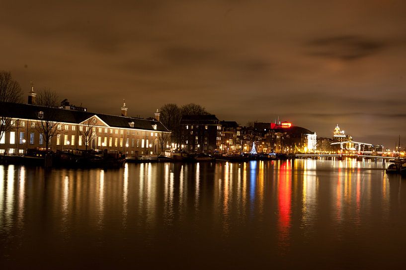 Nächtlicher Blick über die Amstel von Martin Admiraal