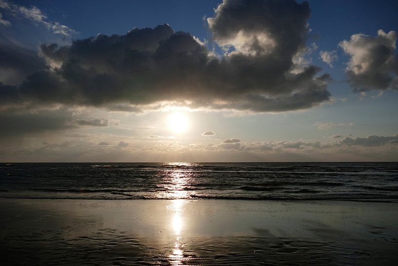 Abendstimmung am Strand von Texel von christine b-b müller