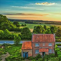Verlassenes Haus auf der Straße.