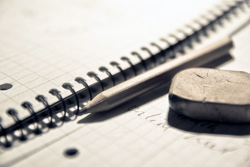 Schreibblock, Bleistift, Radiergummi von Norbert Sülzner