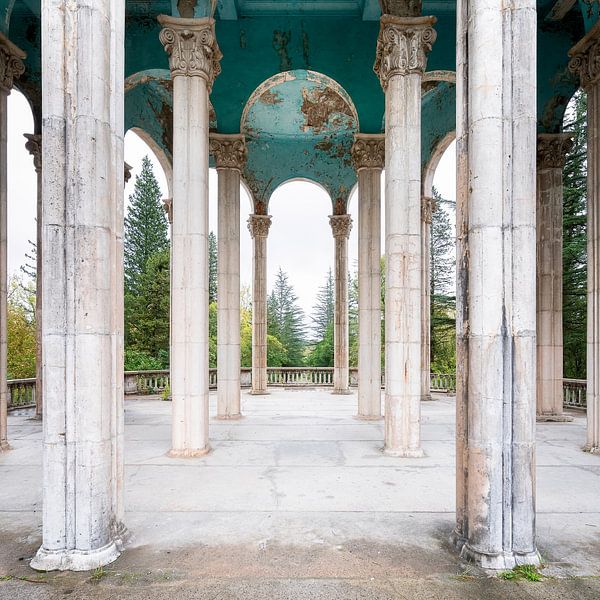 Abandoned Columns. by Roman Robroek - Photos of Abandoned Buildings