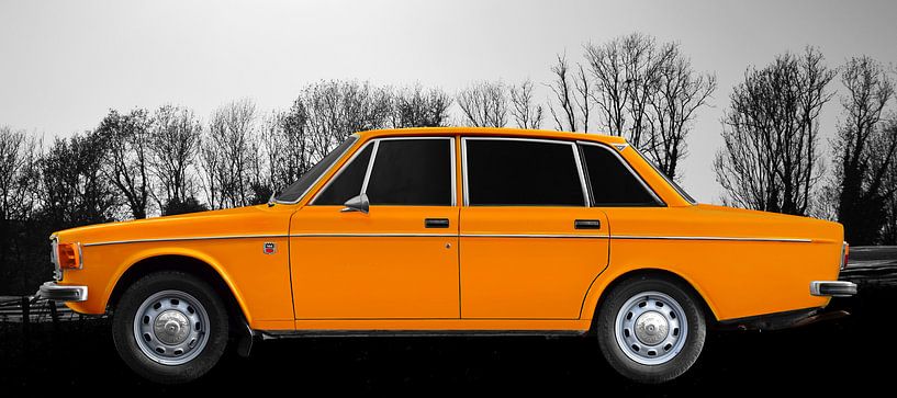 Volvo 144 in orange von aRi F. Huber
