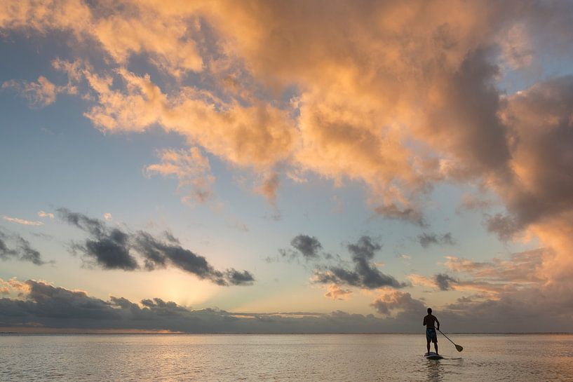 Surf au coucher du soleil, Aitutaki par Laura Vink