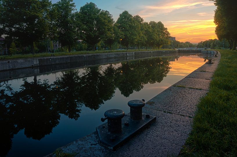There is gold behind those doors by Niels Eric Fotografie