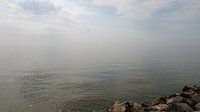 IJsselmeer par une journée brumeuse