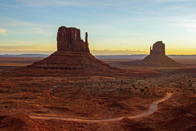 Monument Valley bei Sonnenuntergang, Utah und Arizona, Amerika von Discover Dutch Nature